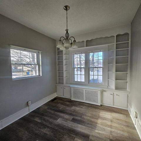 Tiny photo for 1126 Oakland Avenue, MtVernon, IL 62864 (MLS # 100000033)