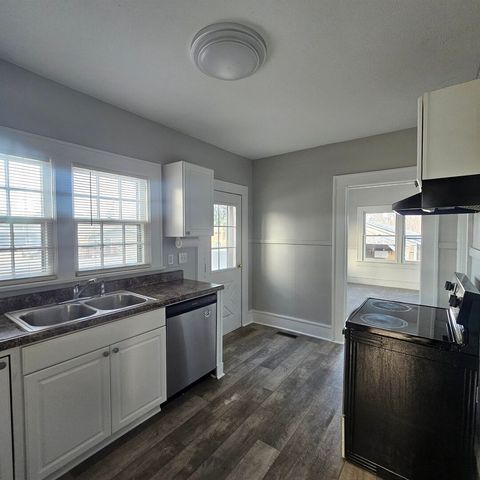 Tiny photo for 1126 Oakland Avenue, Mt Vernon, IL 62864 (MLS # 100000033)