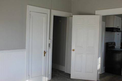 Tiny photo for 1126 Oakland Avenue, Mt Vernon, IL 62864 (MLS # 100000033)