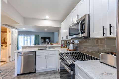 Tiny photo for 1524 Crab tree Drive #1524, Westmont, IL 60559 (MLS # 12621125)