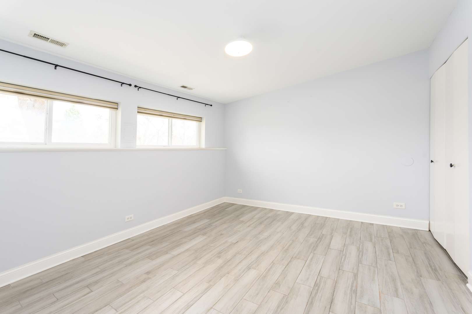 1874 N Oakley Avenue