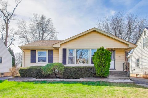 Photo of 998 S Swain Avenue, Elmhurst, IL 60126 (MLS # 12599018)