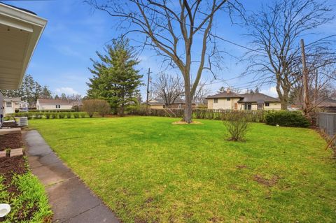 Tiny photo for 1430 E Emmerson Lane, Mount Prospect, IL 60056 (MLS # 12605512)