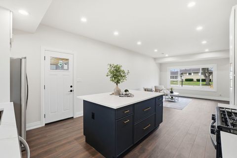 Tiny photo for 1430 E Emmerson Lane, Mount Prospect, IL 60056 (MLS # 12605512)