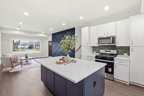 Tiny photo for 1430 E Emmerson Lane, Mount Prospect, IL 60056 (MLS # 12605512)