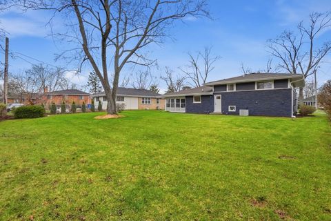 Tiny photo for 1430 E Emmerson Lane, Mount Prospect, IL 60056 (MLS # 12605512)