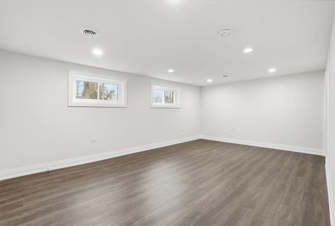 Tiny photo for 1430 E Emmerson Lane, Mount Prospect, IL 60056 (MLS # 12605512)