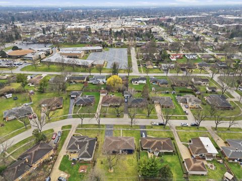 Tiny photo for 1430 E Emmerson Lane, Mount Prospect, IL 60056 (MLS # 12605512)