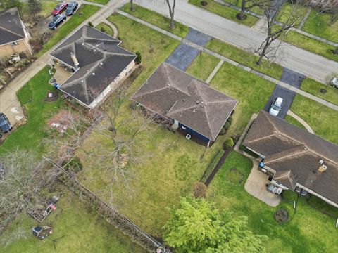 Tiny photo for 1430 E Emmerson Lane, Mount Prospect, IL 60056 (MLS # 12605512)