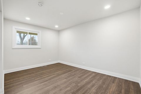 Tiny photo for 1430 E Emmerson Lane, Mount Prospect, IL 60056 (MLS # 12605512)