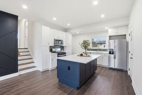 Tiny photo for 1430 E Emmerson Lane, Mount Prospect, IL 60056 (MLS # 12605512)