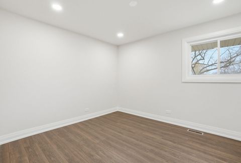 Tiny photo for 1430 E Emmerson Lane, Mount Prospect, IL 60056 (MLS # 12605512)