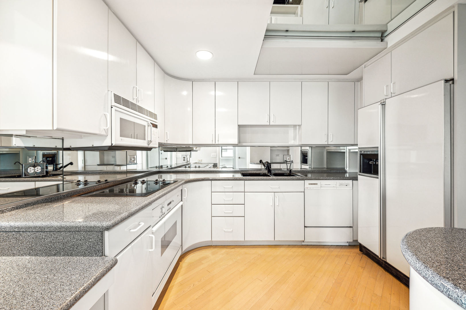 2100 N Lincoln Park West 12DS