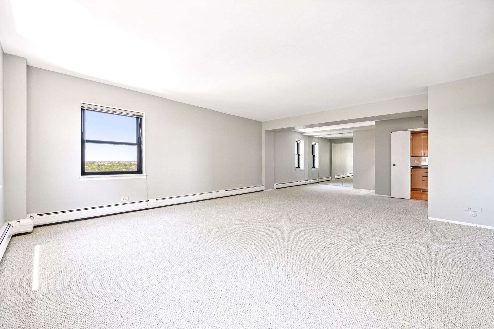2100 N Lincoln Park West 12DS