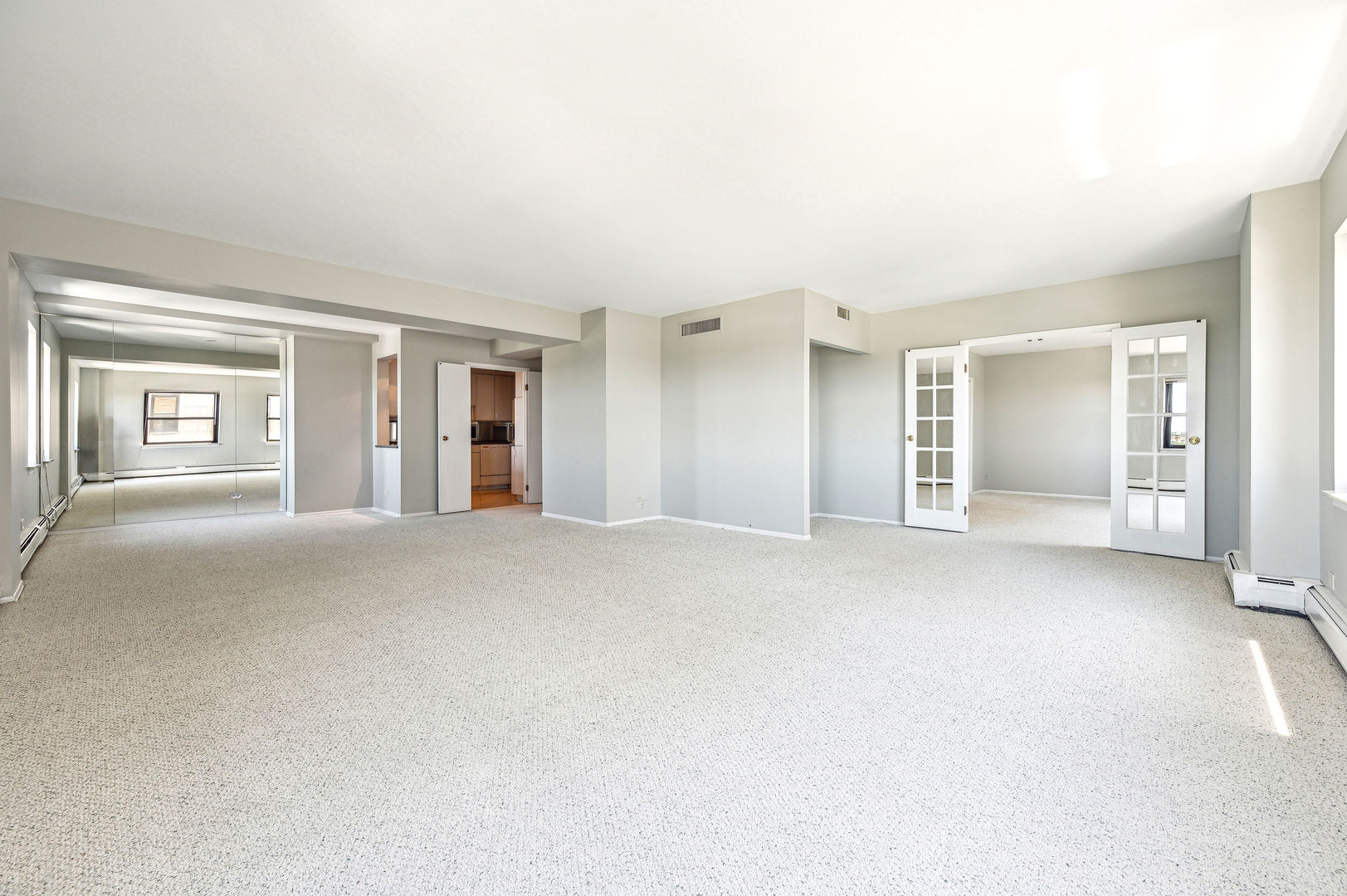 2100 N Lincoln Park West 12DS