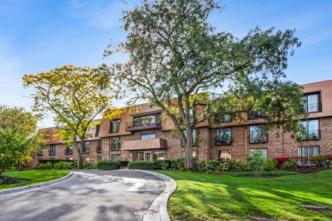 Photo of 3900 Dundee Road #304, Northbrook, IL 60062 (MLS # 12786847)