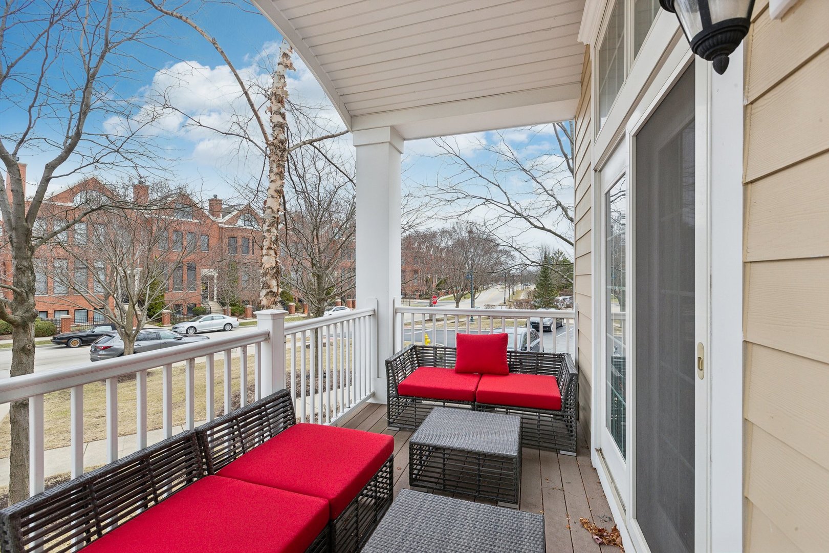 2862 commons Drive