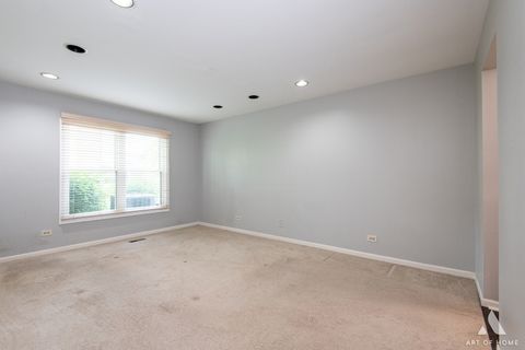 Tiny photo for 61 Willow Parkway, Buffalo Grove, IL 60089 (MLS # 12397237)