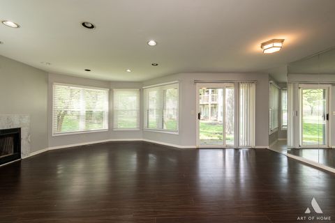 Tiny photo for 61 Willow Parkway, Buffalo Grove, IL 60089 (MLS # 12397237)