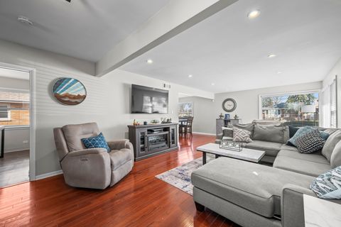 Tiny photo for 2610 Sunnyside Avenue, Westchester, IL 60154 (MLS # 12593174)