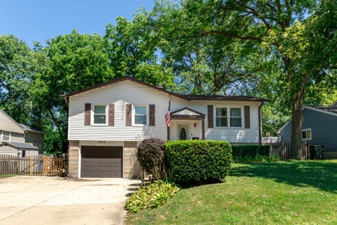 Photo of 7615 Walnut Avenue, Woodridge, IL 60517 (MLS # 12730336)