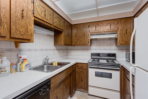 Tiny photo for 10416 Mansfield Avenue #2SW, Oak Lawn, IL 60453 (MLS # 12523719)