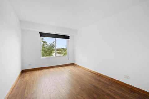 Tiny photo for 502 W Huntington Commons Road #443, Mount Prospect, IL 60056 (MLS # 12599415)