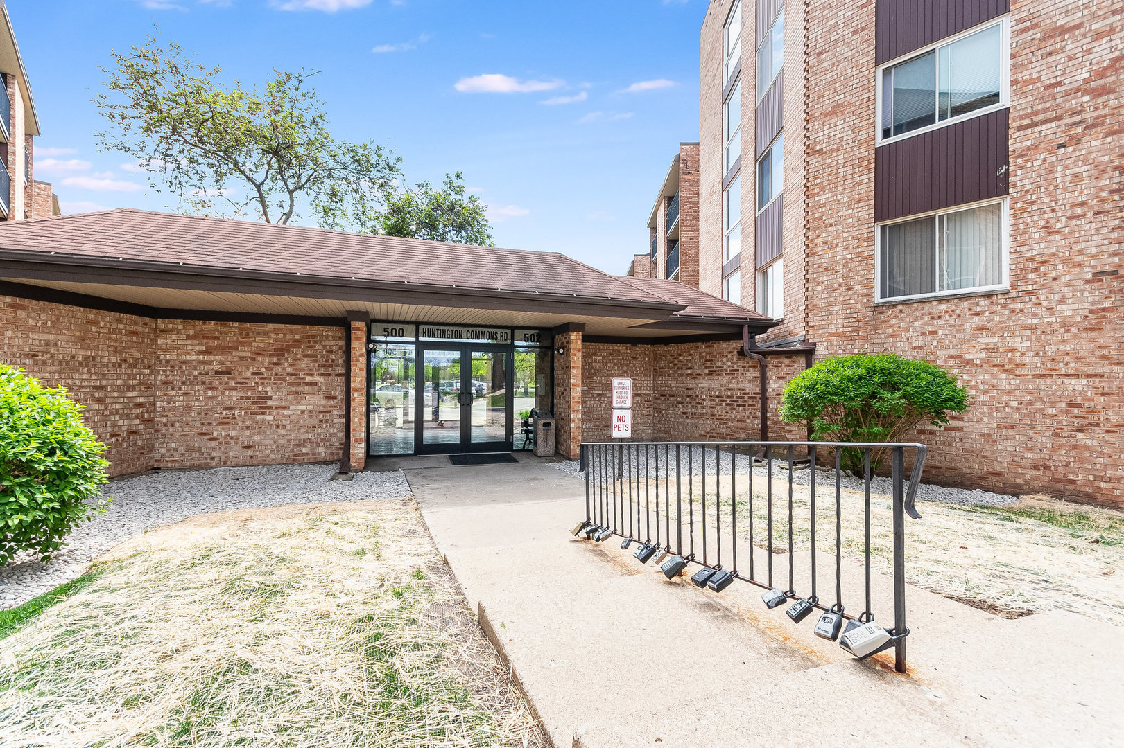 502 W Huntington Commons Road 443