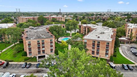 Tiny photo for 502 W Huntington Commons Road #443, Mount Prospect, IL 60056 (MLS # 12599415)