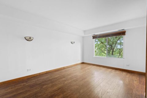 Tiny photo for 502 W Huntington Commons Road #443, Mount Prospect, IL 60056 (MLS # 12599415)