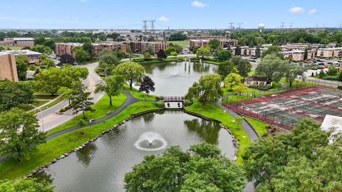 Tiny photo for 502 W Huntington Commons Road #443, Mount Prospect, IL 60056 (MLS # 12599415)