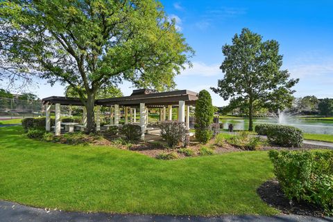 Tiny photo for 502 W Huntington Commons Road #443, Mount Prospect, IL 60056 (MLS # 12599415)