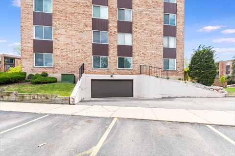 Tiny photo for 502 W Huntington Commons Road #443, Mount Prospect, IL 60056 (MLS # 12599415)