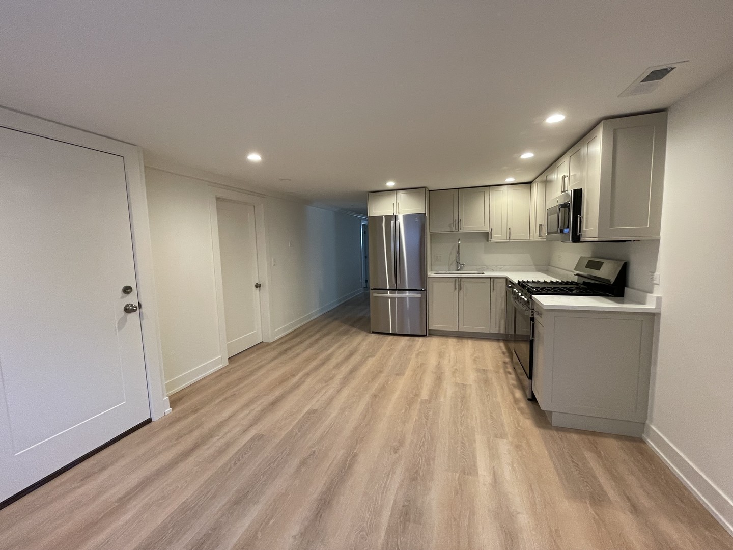 3659 W Eddy Street GF