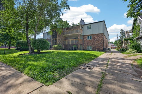 Tiny photo for 1111 E Jefferson Street #9, Bloomington, IL 61701 (MLS # 12685353)
