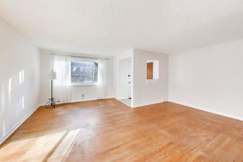 Tiny photo for 240 Elmwood Avenue, Evanston, IL 60202 (MLS # 12589013)