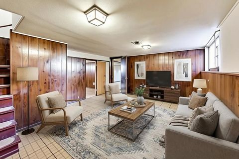 Tiny photo for 240 Elmwood Avenue, Evanston, IL 60202 (MLS # 12589013)