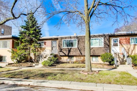 Photo of 240 Elmwood Avenue, Evanston, IL 60202 (MLS # 12589013)