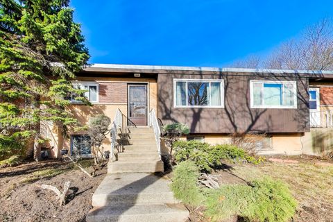 Tiny photo for 240 Elmwood Avenue, Evanston, IL 60202 (MLS # 12589013)