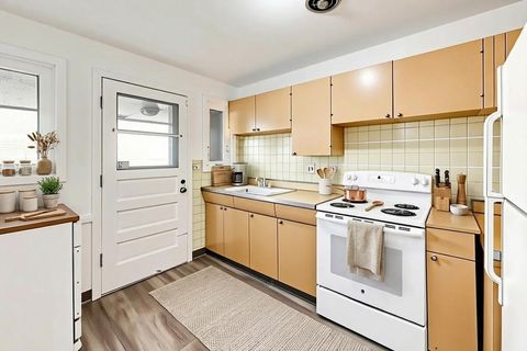 Tiny photo for 240 Elmwood Avenue, Evanston, IL 60202 (MLS # 12589013)