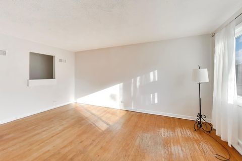 Tiny photo for 240 Elmwood Avenue, Evanston, IL 60202 (MLS # 12589013)