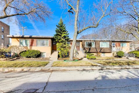 Tiny photo for 240 Elmwood Avenue, Evanston, IL 60202 (MLS # 12589013)