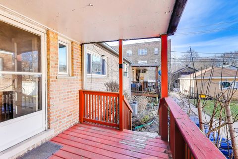 Tiny photo for 240 Elmwood Avenue, Evanston, IL 60202 (MLS # 12589013)