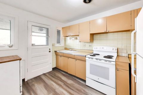 Tiny photo for 240 Elmwood Avenue, Evanston, IL 60202 (MLS # 12589013)