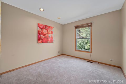 Tiny photo for 54 N Royal Oak Drive, Vernon Hills, IL 60061 (MLS # 12495008)