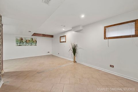 Tiny photo for 54 N Royal Oak Drive, Vernon Hills, IL 60061 (MLS # 12495008)