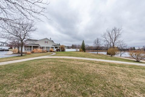 Tiny photo for 2879 Falling Waters Drive #2879, Lindenhurst, IL 60046 (MLS # 12601018)