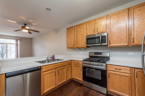 Tiny photo for 2879 Falling Waters Drive #2879, Lindenhurst, IL 60046 (MLS # 12601018)