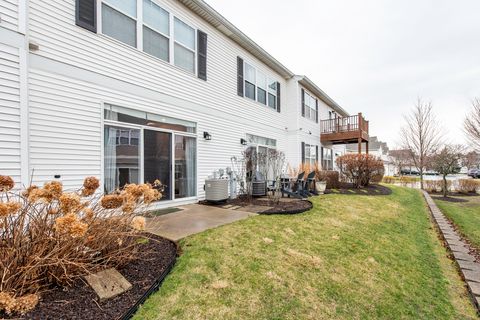 Tiny photo for 2879 Falling Waters Drive #2879, Lindenhurst, IL 60046 (MLS # 12601018)
