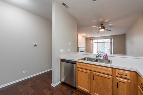 Tiny photo for 2879 Falling Waters Drive #2879, Lindenhurst, IL 60046 (MLS # 12601018)